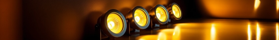 Reihe von LED-Strahlern mit warmgelbem Lichtschein – Filterfolie für stimmungsvolle Beleuchtung von Folien-Fischer in Dortmund, Stuttgart, Kiel, Erfurt und Rostock