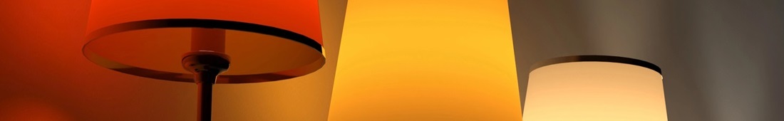 Orangefarbene Pendelleuchte mit warmem Licht – LED-Warmlichtfolie von Folien-Fischer in Halle, Wuppertal, Mainz, Regensburg und Ulm.